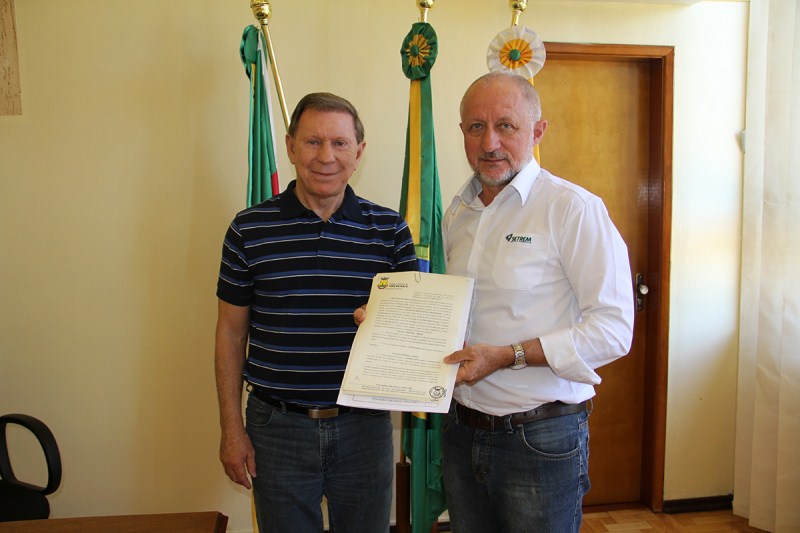 EXECUTIVO E SETREM ASSINAM CONTRATAÇÃO DE MONITORES